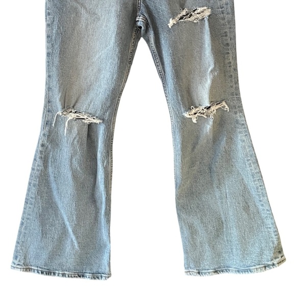 Levi's '70s High Rise Flare Denim Distressed Jeans Light Rinse 29 NWT Classic - Picture 7 of 16